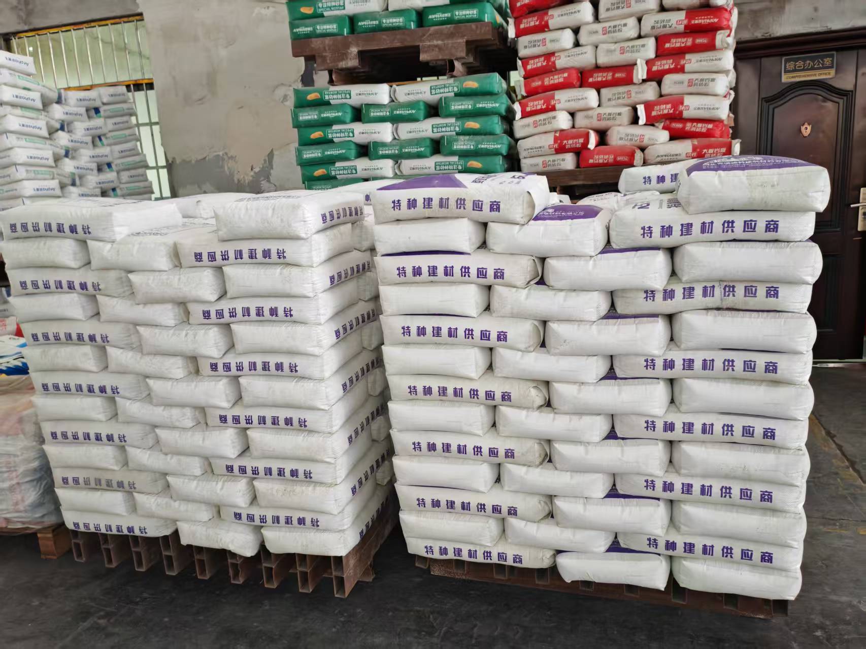 石首拱顶带模注浆料